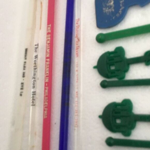 70 vintage swizzle/stirring sticks, including Greenbrier, top of the mark Disney - Picture 13 of 13